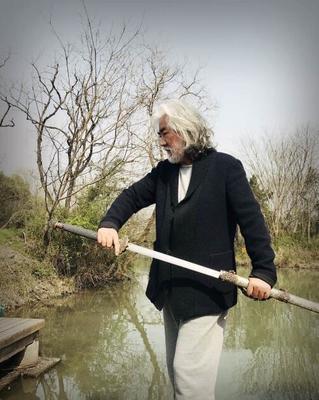 老驥伏櫪！張紀中耍劍顯“大俠”風范